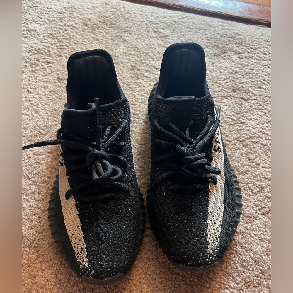Yeezy 350 Oreo color